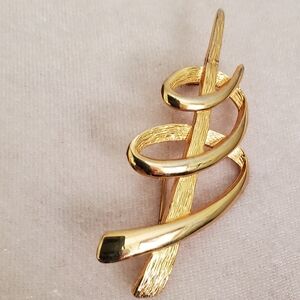 JJ 1986 Jonette Jewelry vtg 80s gold tone textured statement brooch pin